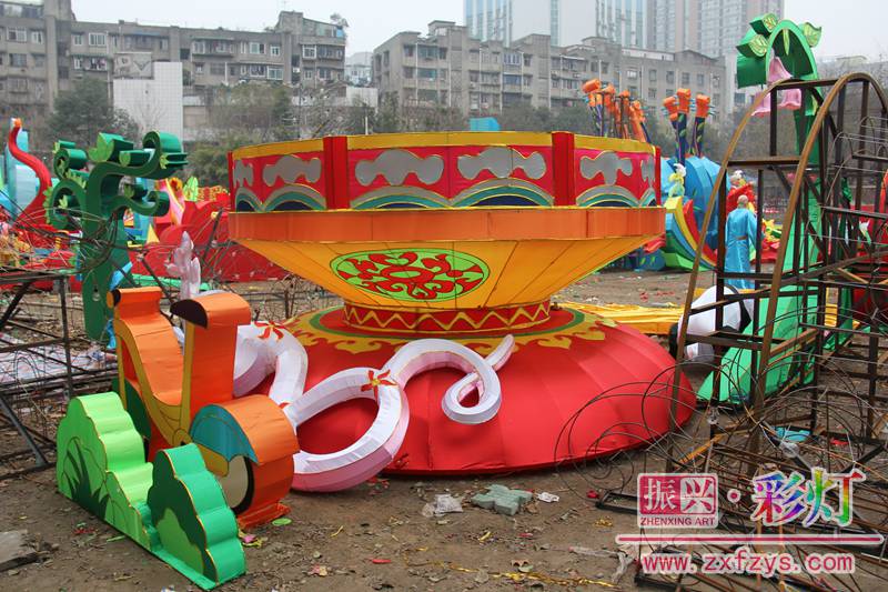 绵阳人民公园彩灯制作现场